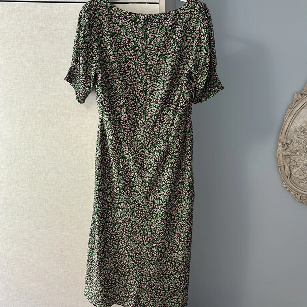 J. Crew Green and Black Puff Sleeve midi dress
Size 8 - Picture 5 of 7